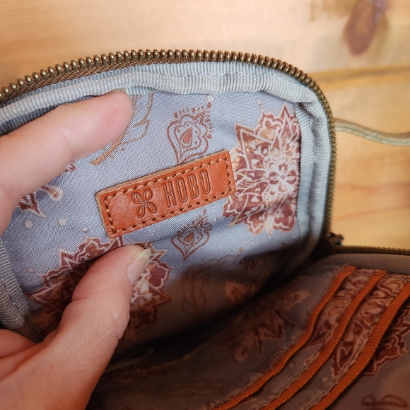 HOBO Fate Vintage Hide Leather Crossbody Bag Phone Purse Golden Leaf Metallic - Picture 10 of 11